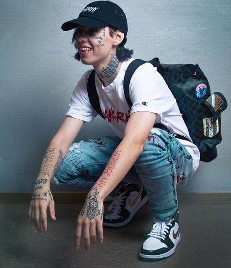 Tattoos Hand, Lil Xan, Kawaii Clothes Goth, Instagram Thoughts, Lil Skies, San Diego State University, Incredible Tattoos, Lil Pump, Hand Tattoo