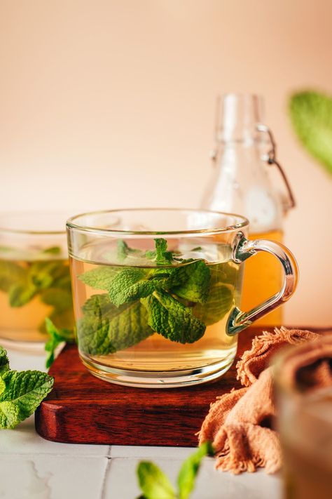 Fragrant homemade mint tea made with fresh mint leaves! Just 2 ingredients, 1 pot, and 7 minutes required! #minimalistbaker #mint #tea Mint Tea Benefits, Mint Tea Recipe, Fresh Mint Tea, Basil Tea, Minimalist Baker, Vegan Gluten Free Recipes, Mint Tea, Fresh Mint Leaves, 7 Minutes