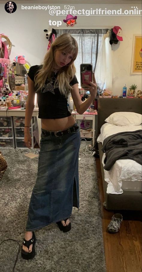 Estilo Rachel Green, Jean Ideas, 2000s Fashion Outfits, Denim Midi Skirt, Carrie Bradshaw, 2000s Fashion, Blue Jean, Fashion Killa, Y2k Fashion