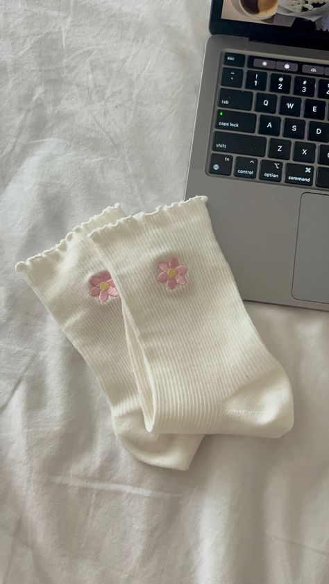 Cute Socks Aesthetic, Aesthetic Socks, Pretty Socks, Socks Aesthetic, Skechers D Lites, Flower Socks, Artsy Aesthetic, Trendy Socks, Heart Socks