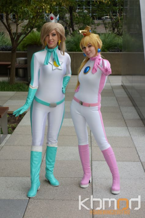 https://flic.kr/p/yDev3k | Mario Kart 8 Peach and Rosalina | Group photo of Rosalina and Peach with their Mario Kart 8 biker suits. Cosplayed by April Gloria and Electric Lady April's Facebook: www.facebook.com/aprilgloriacosplay April's Twitter: twitter.com/aprilgloria April's Instagram: instagram.com/april_gloria/ Electric Lady's Facebook: www.facebook.com/electric.lady.cosplay Electric Lady's Twitter: twitter.com/ItsElectricLady Electric Lady's Instagram: instagram.com/itselectriclady/ Mario Kart Cosplay, Rosalina Costume, Princess Peach Mario Kart, Peach Mario Kart, Peach And Rosalina, Rosalina And Peach, Teen Cosplay, Biker Suit, Mario Cosplay