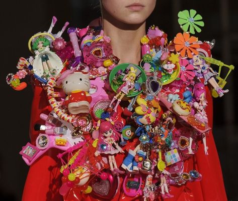 Decora Kei Aesthetic, Kei Aesthetic, Harajuku Decora, 2018 Runway, Runway Details, Weird Fashion, Festival Clothing, Upcycled Fashion, Diy Couture