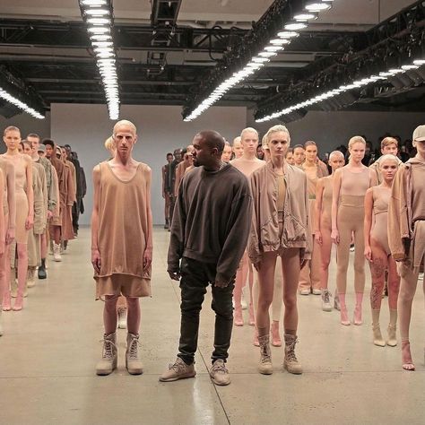 kanye west’s yeezy season 2 at new york fashion week (2015) - #kanyewest #ye #yeezy #yeezyseason #kanye #thelifeofpablo #yeezyboost #newyorkfashionweek #fashionweek #flawdforge Yeezy Fashion Show, Kanye West Photo, Vanessa Beecroft, Yeezy Season 1, Yeezy Season 2, Yeezy Season 3, Kanye Yeezy, Kanye West Style, Yeezy Outfit