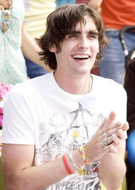 Tyson Ritter Tyson Ritter All American Rejects, Tyson Ritter 2005, Tyson Ritter, All American Rejects, Hey Boy, Hot Tee, Lead Singer, Man Crush, Got Married