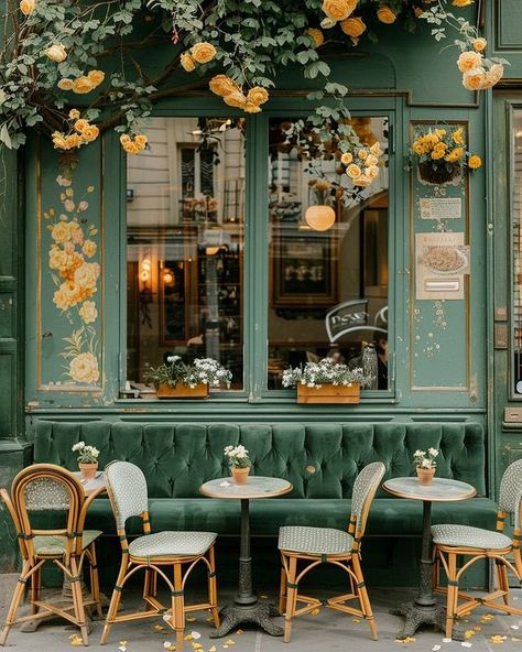 https://x.com/valentynedreams/status/1815195869198586126?s=12&t=GvYIEXEVuSwnSO4DoSRVWg French Cafe Food, Hayat Agaci, Coffee Decorations, Cafeteria Vintage, Pretty Cafe, French Chateau Homes, French Coffee Shop, Beautiful Shops, Coffee Shop Business Plan