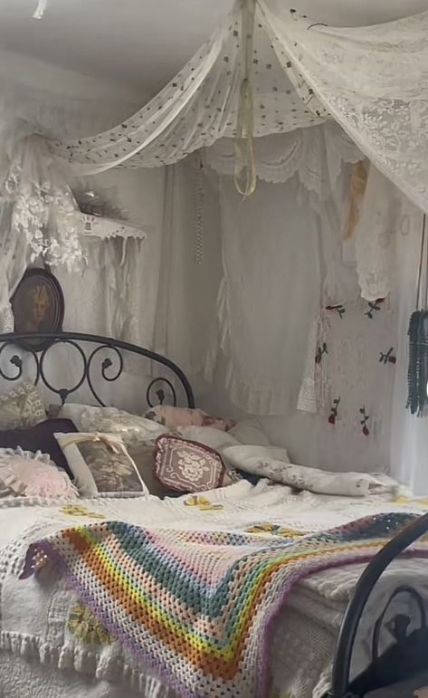 Coquette Canopy Bed, Simple Feminine Bedroom, Bed With Curtains Around It, Bed Canopy Aesthetic, Diy Canopy Bed Ideas, Lace Canopy Bed, Vintage Canopy Bed, Bed Canopy Diy, Diy Canopy Bed