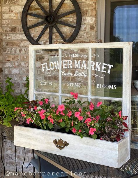 Old Window Crafts, Window Pane Art, Old Window Decor, Old Window Projects, Repurposed Windows, Fresh Flower Market, Window Crafts, Window Projects, Antique Windows