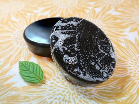 This charcoal soap is made without using lye. It’s pure black soap with a wonderful glow. It will be milder and kinder to the skin than any bar of soap that’s been bought off the shelf, and it’s going to be targeted to your very own skin type https://www.savvyhomemade.com/charcoal-soap-without-using-lye/ Black Soap Recipe, Lye Soap Recipe, Charcoal Soap Recipe, Melt And Pour Soap Recipes, Diy Soap Recipe, Charcoal Bar, Lye Soap, Melt And Pour Soap, Loofah Soap