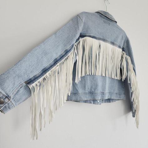 Nwt Vigoss Denim Faux Leather Fringe Jacket Size Small Could Fit A Medium Msrp $169 Nwt 100% Cotton Oversized Festival Boho Western Jean Denim Trending Add Some Bohemian Flair To Your Wardrobe With This Denim Jacket. This Mid-Length Jacket Features Long Sleeves, A Button Closure And A Relaxed Fit. The Fringe Accents Give A Retro Cowgirl Vibe. Mlp Halloween, Jean Jacket Art, Denim Jacket With Fringe, Cowgirl Jacket, Fringe Denim Jacket, Leather Fringe Jacket, Suede Jacket Women, Retro Cowgirl, Waterfall Jacket