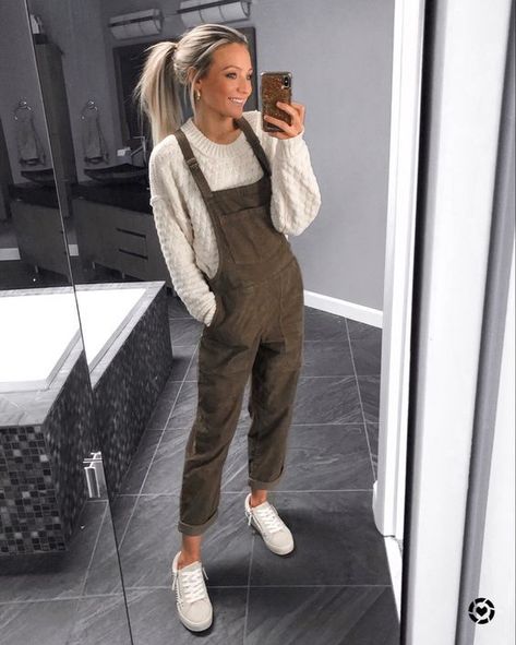 Sweater- https://amzn.to/3XPstKp Overalls- https://amzn.to/3IZApo9 Shoes- https://amzn.to/3kuOb7U Overalls Outfit Fall, Overall Outfit, Overalls Outfit, Church Outfits, Overalls Women, Beauty And Fashion, Look Vintage, Outfit Inspo Fall, Mom Outfits