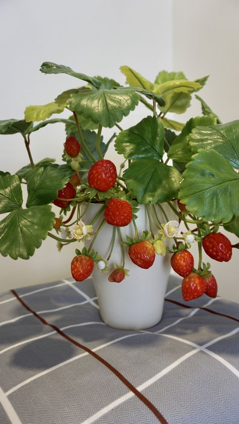 Strawberry Plant Aesthetic, Polymer Clay Strawberry, Clay Strawberry, Strawberry Bush, Strawberry Plant, Plants In Jars, Cold Porcelain Flowers, Strawberry Garden, Ikebana Flower Arrangement