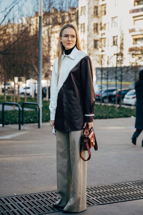 Paris Fashion Week Day 4 Alexandra Carl Style, Alexandra Carl, Street Style Autumn, Autumn Street, Week In Paris, Reportage Photography, New Street Style, Style Muse, Beige Pants