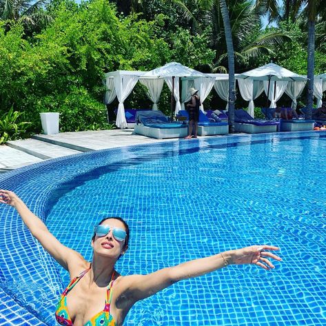 Katrina Kaif and Malaika Arora Showing Off Their Forms in Chic Swimwear, Who Has a Hot Bikini Bod? Maldives Vacation, Malaika Arora, Vacation Goals, Young Actresses, Bollywood Movies, White Sand Beach, Girl Gang, Desi Beauty, Maldives