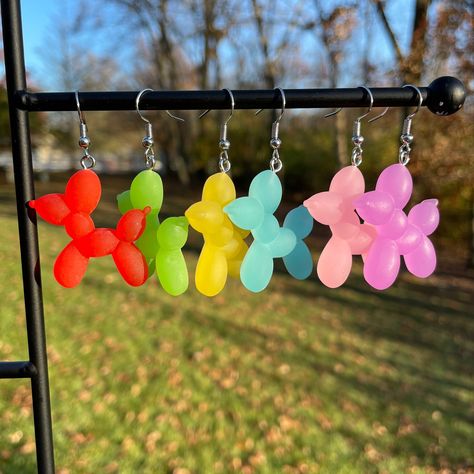 Colorful Dangle Earrings, Cute Weird Earrings, Colorful Earrings Aesthetic, Balloon Dog Earrings, Cute Dangly Earrings, Cute Fun Earrings, Cute Earring Ideas, Fun Dangle Earrings, Clowncore Earrings