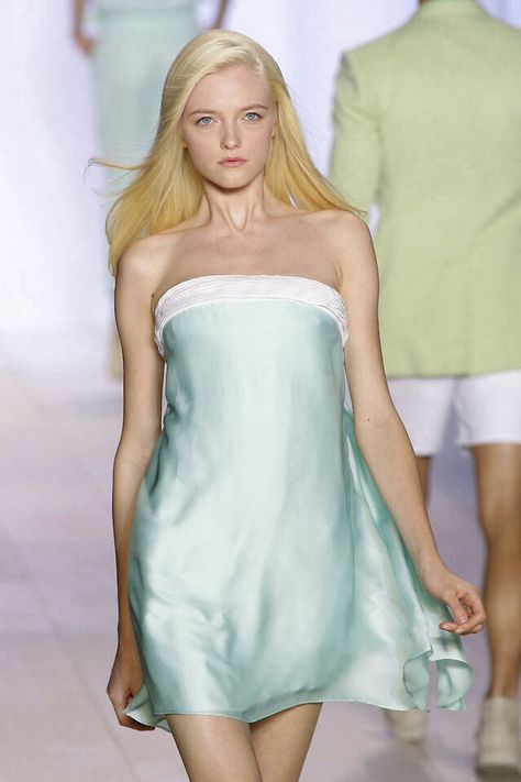 Vlada Roslyakova, Blonde Hair, A Woman, Tommy Hilfiger, Walking, Blonde, Hair, Blue, White