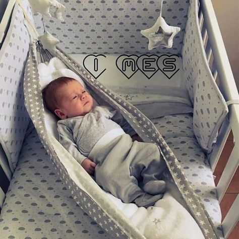 #cutekids❤ @monicapellice ❤ via @kids_fashion_perfect @angels4babies @angels2kids Outdoor Hanging Basket, Baby Rocking Chair, Newborn Crib, Baby Hammock, Baby Cradle, Cool Baby, Baby Cot, Bed Swing, Foto Baby