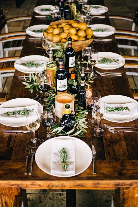 Thanksgiving table set with a big bowl of gourds at round pond estate winery in napa with the taste sf Italian Dinner Tablescape, Dinner Party Table Settings Casual, Italian Dinner Table, Thanksgiving Table Set, Italian Dinner Party Decorations, Country Thanksgiving, Lunch Table Settings, Italian Thanksgiving, Olive Decor