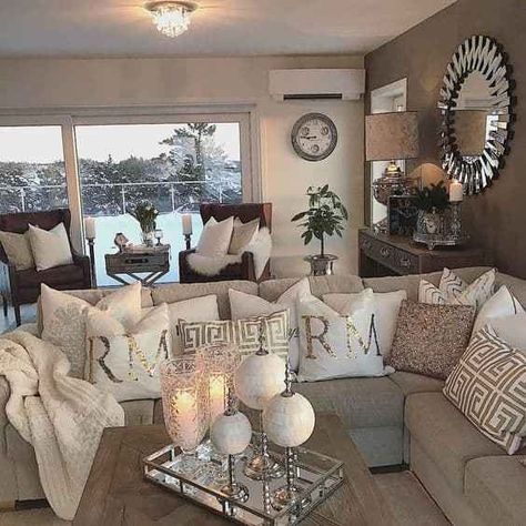 We're loving this white, silver and gold cozy living room decor #livingroom #decor Hygge Living Room, Tan Living Room, Silver Living Room, Gold Living Room Decor, Furnitur Ruang Keluarga, Cozy Living Room Design, Minimalist Living Room Decor, Gold Living, Gold Living Room