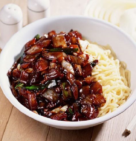 How to Make Jajangmyeon Noodles - Tablespoon.com Noodles Korean, Noodles Chinese, Black Bean Paste, Bean Noodles, Korean Cooking, Korean Street Food, Korean Dishes, Food Photography Tips, Dinner Appetizers