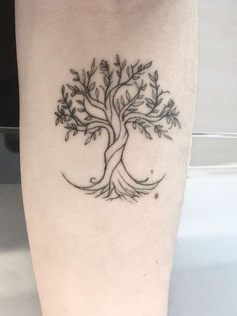 Tree Tattoo Ideas, Simple Tree Tattoo, Tattoo Ideas Simple, Tree Tattoo Arm, Roots Tattoo, Tree Tattoo Designs, Simple Tree, Tree Of Life Tattoo, Art Tree