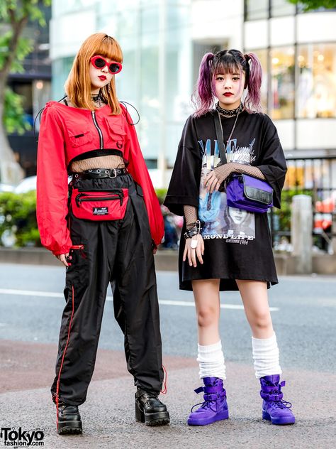 Harajuku girls sporting two-tone street styles with twin tails, waist bag, loose socks, oversized t-shirts, and boots. Japan Street Fashion, London Street Fashion, Mode Harajuku, Rihanna Street Style, Harajuku Street Style, European Street Style, Girls Streetwear, Estilo Harajuku, Japan Fashion Street