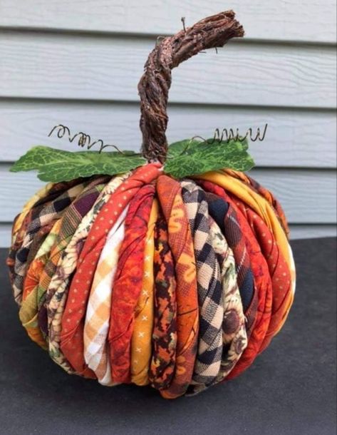 Diy Fall Front Porch Decor, Fall Front Porch Decor Ideas, Front Porch Decor Ideas, Fall Pumpkin Crafts, Fall Sewing, Easy Fall Crafts, Fall Front Porch Decor, Christmas Ornaments Diy, Quilted Christmas Ornaments