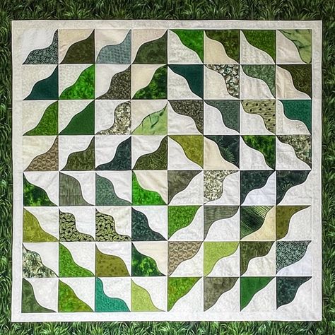 A Little Green Quilting - Patchwork Breeze Green Quilt Aesthetic, Green And White Quilts Ideas, Green Quilts, Green Quilts Ideas, Green And Brown Art Quilts, Green Scrappy Quilts, Green Fairy Quilts, Texas Quilt, Green Quilt