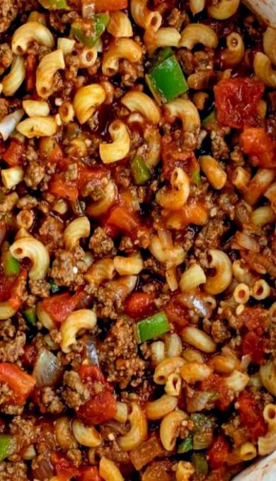 Cheesy Baked Goulash Recipes, School Goulash Recipes, Hamburger Goulash Recipes Paula Deen, Ground Beef Goulash Easy, Rice Goulash Recipes, Golush Recipes Dinner Ground Beef, Goulash Recipes Skillet, Moms Goulash Recipe, Amish Goulash Recipes