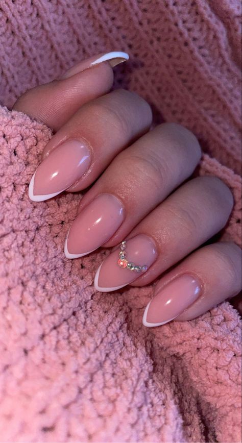 Stylish pink French nails💕💅🏻🤩 Trendy Nails With Stones, Colors Nails, Shape Nails, Glittery Nails, Nails Design With Rhinestones, Almond Shape Nails, Nail Colours, Pretty Gel Nails, Long Acrylic Nails Coffin