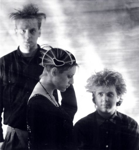 Treasure, by Cocteau Twins Elizabeth Fraser, Twin Pictures, Cocteau Twins, Twin Photos, Mazzy Star, Dream Pop, Fav Music, Gothic Rock, The New Wave