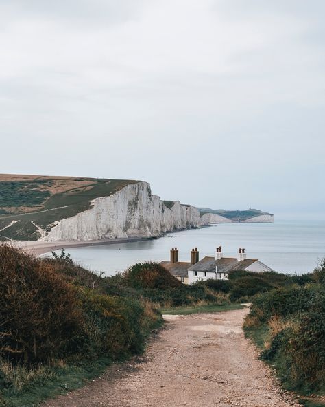 How to visit the Seven Sisters in England? Save this post for your next trip to England.     Received a lot of questions about this spot, so here’s some more info on how to visit the Seven Sisters!  The Seven Sisters are a series of stunning white chalk cliffs located between Seaford and Eastbourne in the South Downs National Park. Definitely a must-see if you’re traveling through southern England.  While there are several viewpoints, the most breathtaking one is Seaford Head. There you ca... Seaford England, Seven Sisters Cliffs, Cloud Bedroom, Trip To England, The Seven Sisters, Southern England, South Downs, Seven Sisters, Instagram Travel