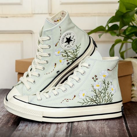 Embroidered Converse, Custom Converse High Top Embroidered Daisy, Shoes Embroidered Floral, Converse Embroidered With Flower Garden for Women, Handmade Gifts 💚 Immerse yourself in the intricate craftsmanship as we lovingly hand embroider rustic flowers onto your chosen Converse pair 💚 🌿 The listed price encompasses both the Converse Shoes and the showcased Embroidery Designs. 1. MANUFACTURING PROCEDURE 🌿 Upon receiving your order, we initiate the shoe preparation process. If your chosen shoe Light Green Converse, Embroidered Converse High Tops, Custom Converse High Tops, Daisy Shoes, Converse Chuck 70s, Floral Converse, Cute Converse Shoes, Embroidered Converse, Cute Converse