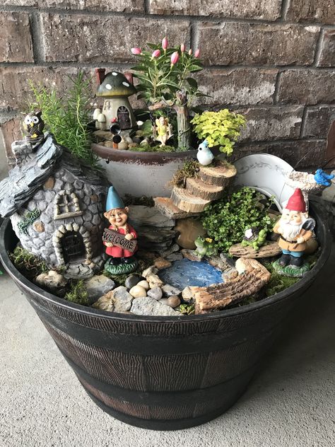 Fairy Garden Pot Ideas, Garden Pot Ideas, Miniature Fairy Garden Diy, Large Fairy Garden, Kids Fairy Garden, Fairy Wonderland, Fairy Garden Pots, Fairy Garden Ideas, Fairy Garden Plants