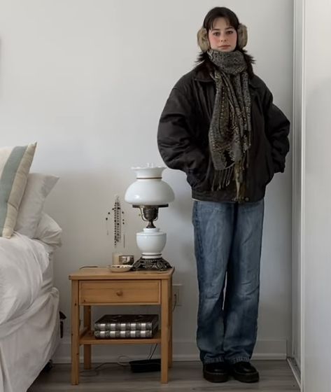 Winter Outfits Ideas Casual, Outfit For 40 Degree Weather, Winter Gear Outfits, Alternative Fashion Cold Weather, Warm Jacket Outfit, Vintage Airport Outfit, Winter Fashion Layering, Winter Coat Outfits Aesthetic, Midwestern Winter Outfits