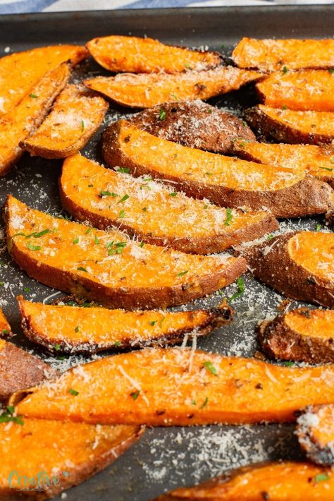 Garlic Parmesan Baked Sweet Potato Wedges - Easy Peasy Creative Ideas Baked Sweet Potato Wedges Oven, Roasted Sweet Potato Wedges Oven Baked, Sweet Potato Wedges Baked, Sweet Potatoes Wedges, Sweet Potato Wedges Oven, Parmesan Sweet Potatoes, Oven Wedges, Roasted Sweet Potato Wedges, Potatoes Wedges