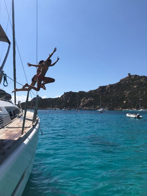 Jump from the boat Jumping Off A Boat, Sail Boat Pics, On The Boat Pictures, Summer On A Boat, Boat Summer Aesthetic, Boat Pictures Ideas, Boat Pictures Aesthetic, Boat Inspo Pics, Pictures On Boat