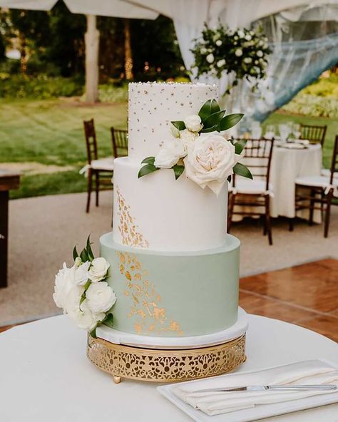 Mint Green White And Gold Wedding, White Green Gold Wedding Cake, Mint Green Wedding Cake Ideas, Sage Green Ombre Wedding Cake, Small Wedding Cake Sage Green, Sage Green White And Gold Cake, Sage Green And Gold Wedding Cake, Green White Gold Cake, Green 3 Tier Cake