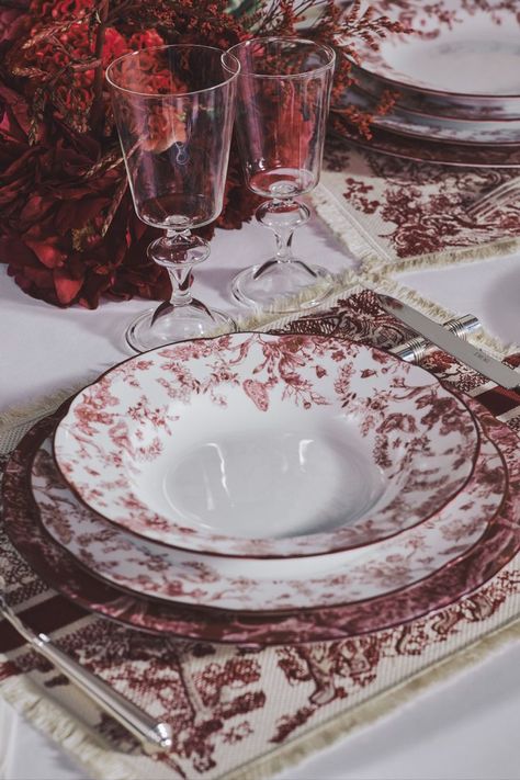 Dior Maison Tableware, Toile De Jouy Table Setting, Dior Dinnerware, Dior Tableware, Wine Glass Designs, Trinket Trays, Maria Grazia Chiuri, Maria Grazia, Soup Plating