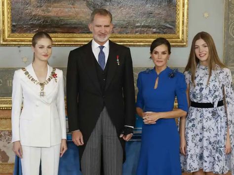 Princess Leonor Of Spain, Leonor Of Spain, Leonor Princess Of Asturias, Spanish Queen, Princess Of Spain, Silk Cape, Carolina Herrera Dresses, Spanish Royalty, Princess Leonor