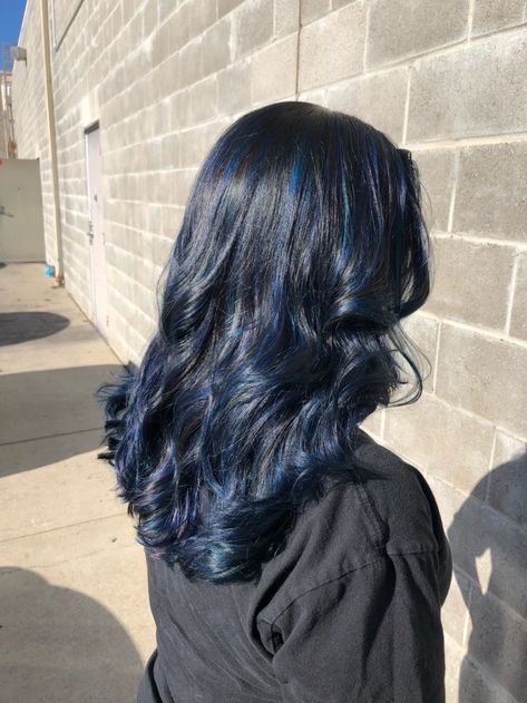 Midnight Blue Hair With Highlights, Black Hair With Dark Blue Balayage, Blue Baylage Hair Dark Brown, Navy Blue Hair Highlights, Dark Blue Tips Hair, Really Dark Blue Hair, Dark Blue Hair Streaks, Dark Brown Hair With Blue Tint, Dark Dark Blue Hair