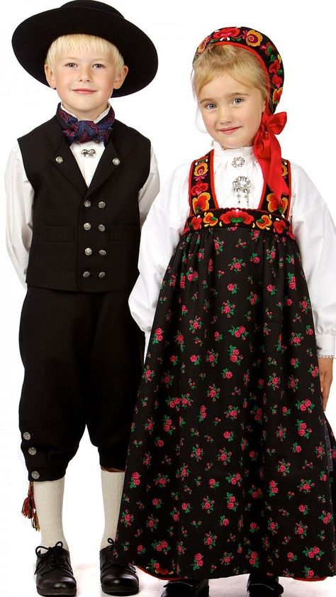 Bunad – Norwegian Traditional Costumes for children – LITTLE SCANDINAVIAN Norwegian Clothing, Scandinavian Costume, Norwegian Heritage, Costumes Around The World, Scandinavian Traditional, Folk Clothing, National Costume, National Dress, Folk Dresses