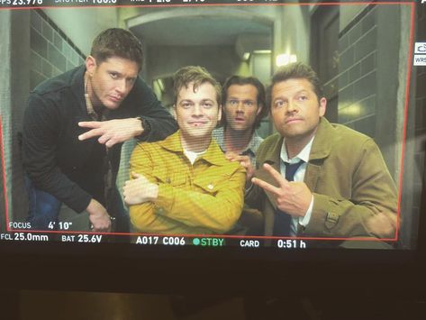 I'M still BATMAN Alex Calvert, Alexander Calvert, Spn Cast, Supernatural Pictures, Supernatural Dean Winchester, Supernatural Destiel, Casting Pics, Wayward Son, Supernatural Memes