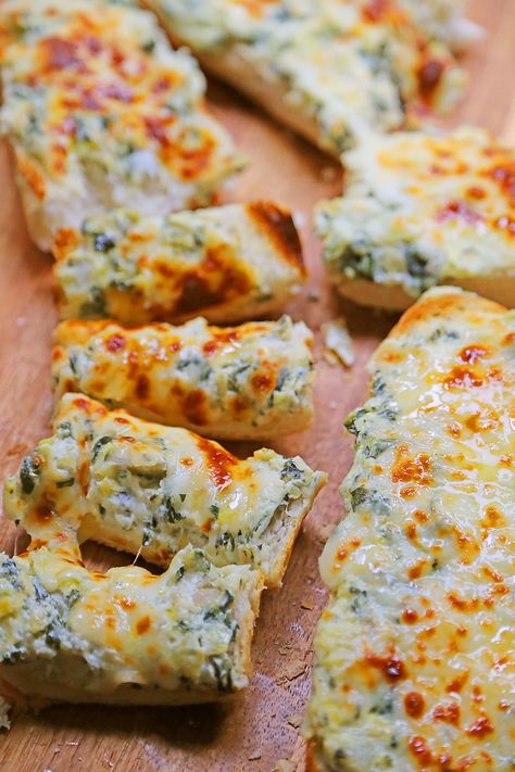 Spinach Artichoke Bread, Artichoke Appetizer, Artichoke Bread, Spinach Bread, Cheesy Spinach, Recipes For The Whole Family, Artichoke Recipes, Cheesy Bread, Bread Appetizers