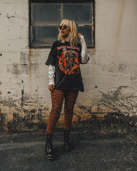 Band Tee Fall Outfit, Edgy Whimsical Style, Girly Grunge Aesthetic, Band Tees Outfits Grunge, Styling Band Tees, Band Tshirt Outfit, Nicole Alyse, Grungy Outfit, Grunge Fall Outfits