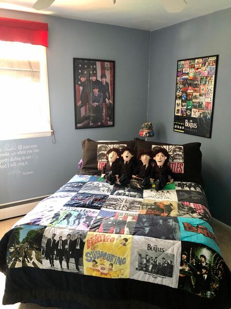 The Beatles Bedroom, Queen Band Bedroom, Beatles Bedroom, Beatles Room, Music Bedroom, Beatles T Shirt, Beatles Pictures, Welcome To My House, Lounge Design