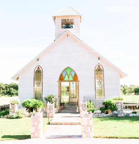 Gruene Estate, Open Air Chapel, Small Weddings Ceremony, Art Gallery Wedding, Austin Art, Austin Wedding Venues, Weddings By Color, Wedding Venues Texas, Inexpensive Wedding Venues