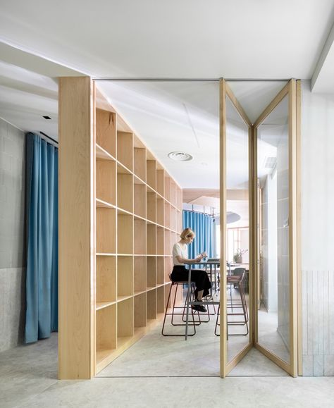 ENORME studio uses movable partitions to create flexible office in madrid designboom Movable Partition, Multifunctional Space, Office Pictures, Hay Design, Family Office, Black Tiles, Folding Doors, Office Interior Design, Meeting Room