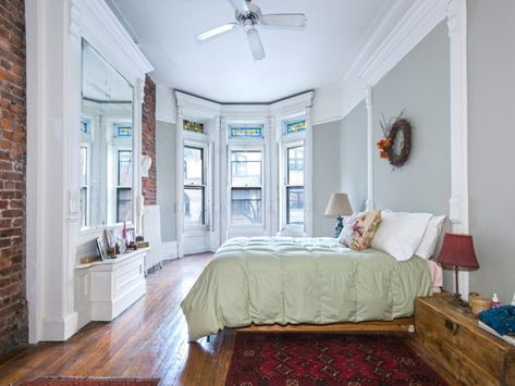 This Family of Creatives Is Making Every Day in Their Park Slope Brownstone Amazing Brownstone Bedroom, Brick House Designs, Saarinen Table, Victorian Modern, Neutral Bedrooms, Tiny Apartments, Park Slope, Austin Homes, Bedroom Green