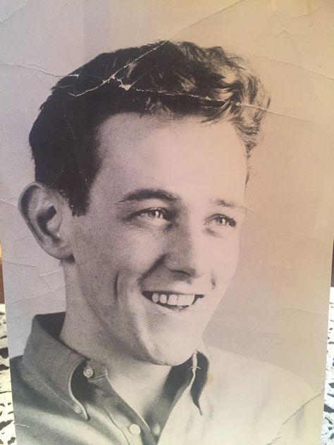 John Mahoney John Mahoney, Family Photo Album, Favorite Actors, Classic Hollywood, Family Photos, Manchester, Hollywood, Male Sketch, Actors