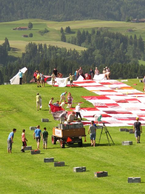 Giant Picnic Blanket, Community Picnic Ideas, Community Picnic, Picnic Event, Recycled Towels, Urban Intervention, Picnic Style, Picnic Blankets, Summer Snacks